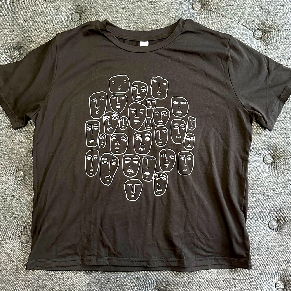 NWOT Women’s Large black printed with tee artistic faces